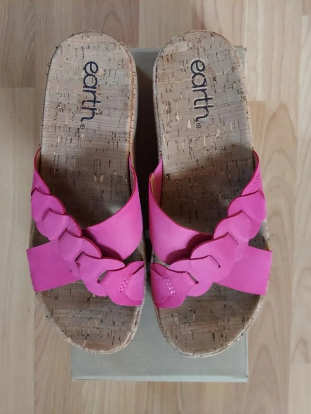 Earth Women's Scotti Slip-On Platform Wedge Sandals - Size 9 - Like New